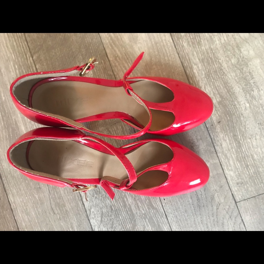 Retro Look Heels - Picture 4 of 5